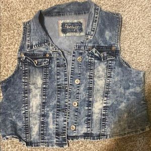 Amethyst sleeveless jean jacket